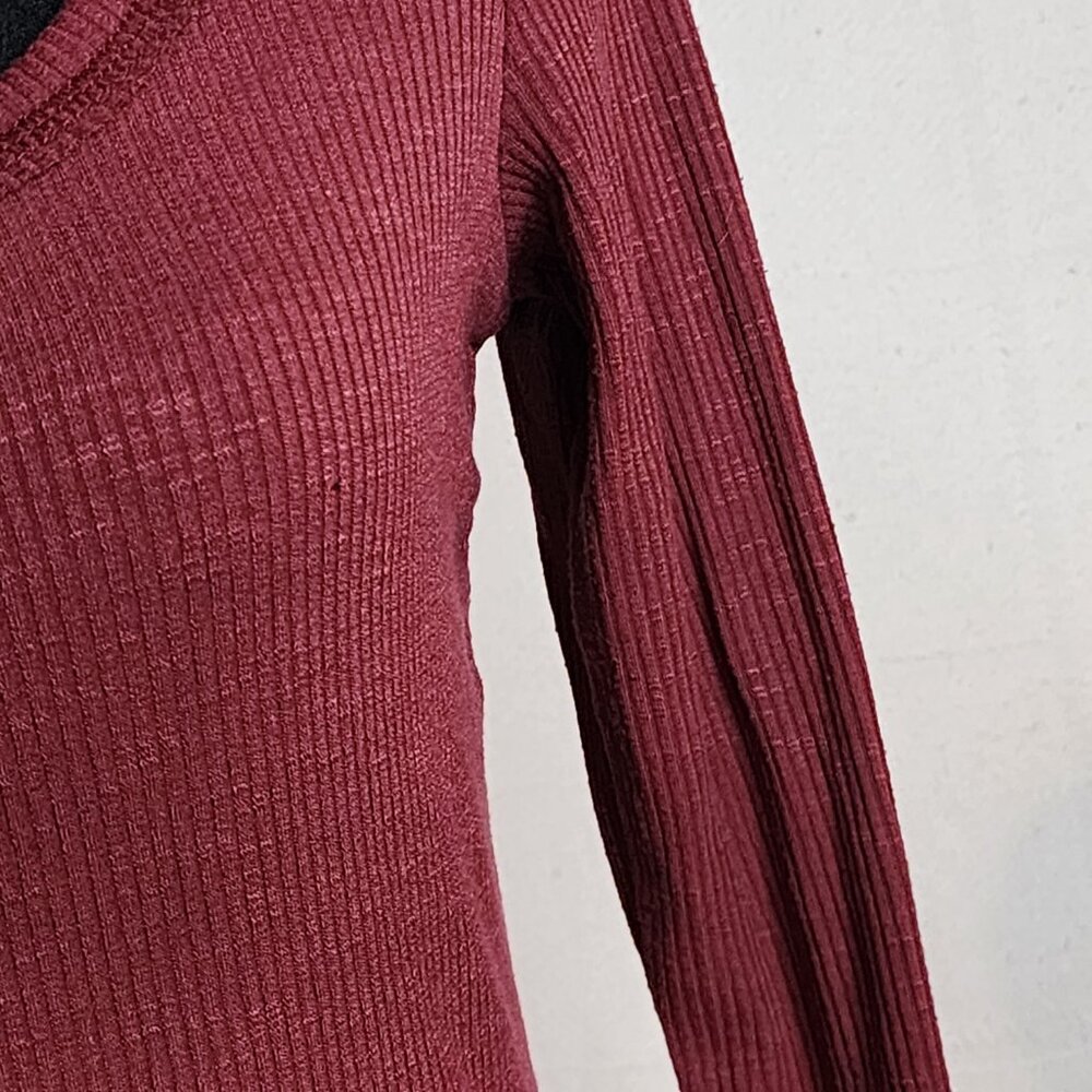 Kissfix Maroon Waffle Knit LS Henley Button Sleeve Detail Poly Rayon Top Size S - Picture 7 of 16